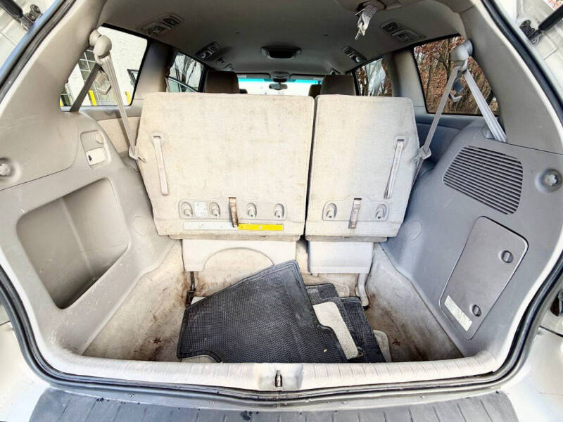 2004 Toyota Sienna LE 7 Passenger