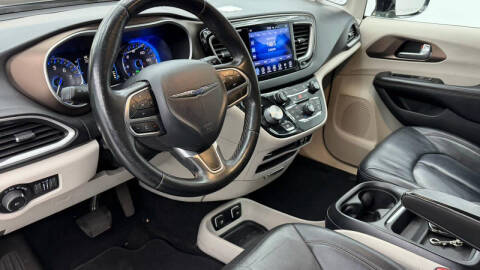 2017 Chrysler Pacifica Touring-L