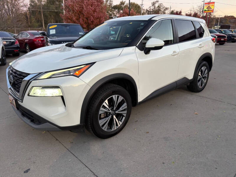 2022 Nissan Rogue SV's photo