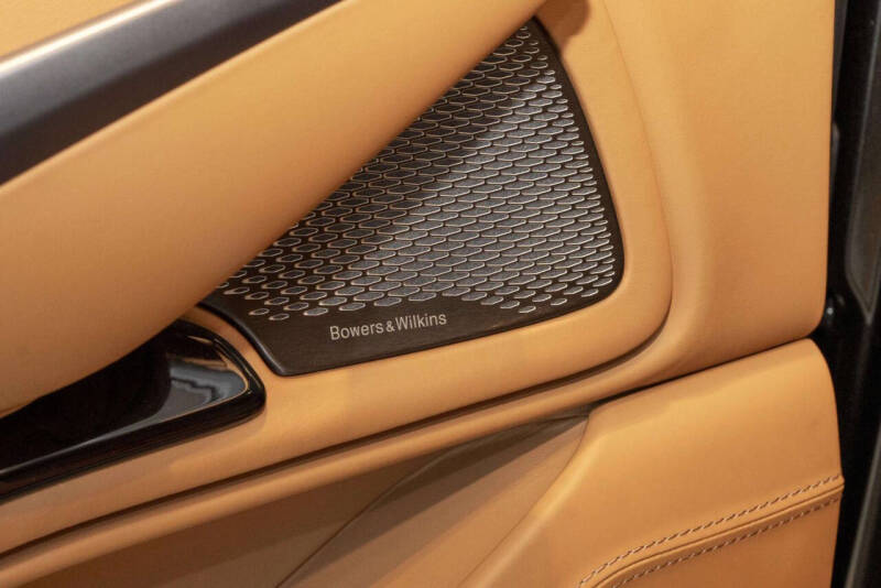 2024 Aston Martin DBX