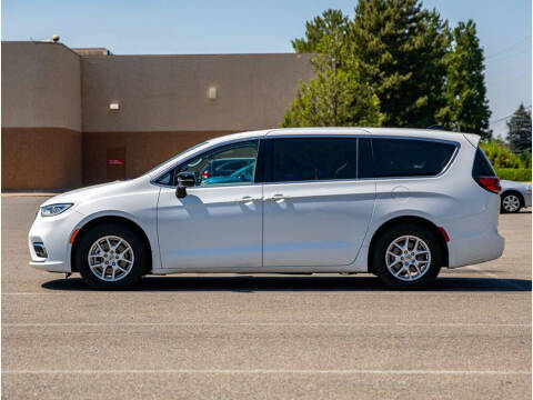 2024 Chrysler Pacifica Touring L
