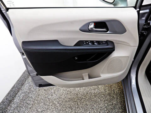 2017 Chrysler Pacifica Hybrid Touring Plus
