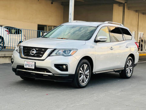 2018 Nissan Pathfinder for sale at CARS AVENUE INC in Sacramento CA