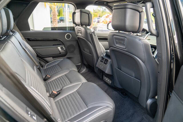 2022 Land Rover Discovery 12