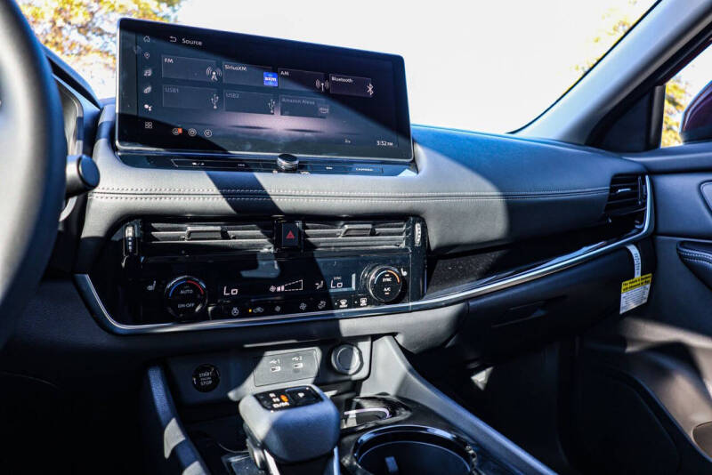 2025 Nissan Rogue SL