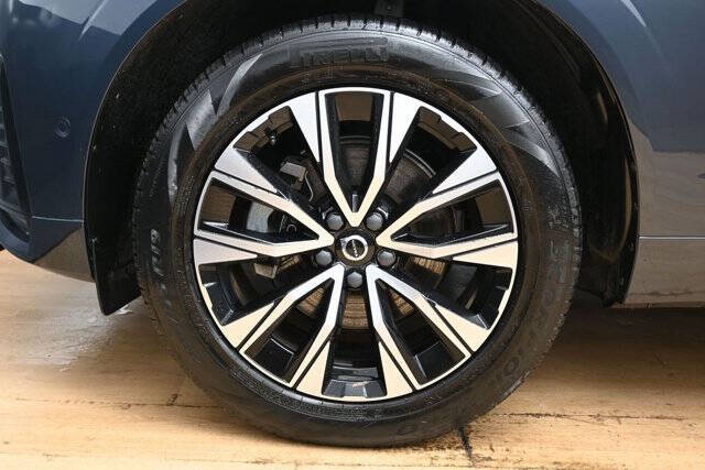 2023 Volvo XC60 B5 Plus Dark Theme