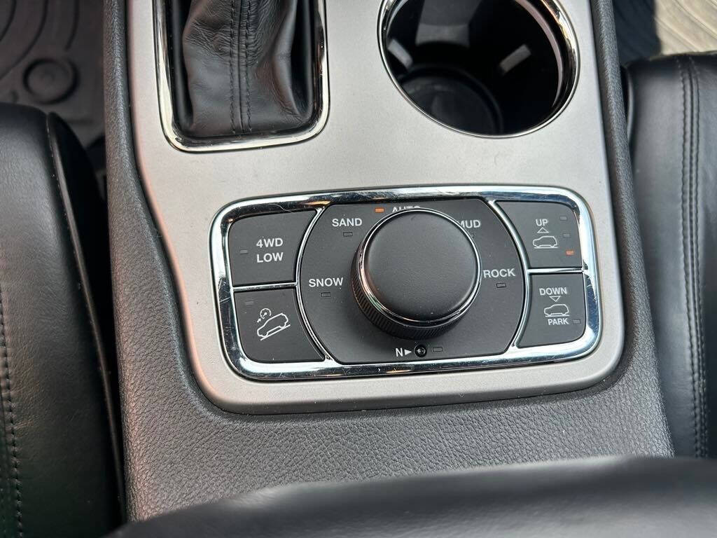 2018 Jeep Grand Cherokee for sale at Illinois Auto Wholesalers in Tolono, IL