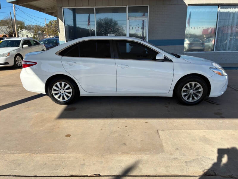 2016 Toyota Camry LE