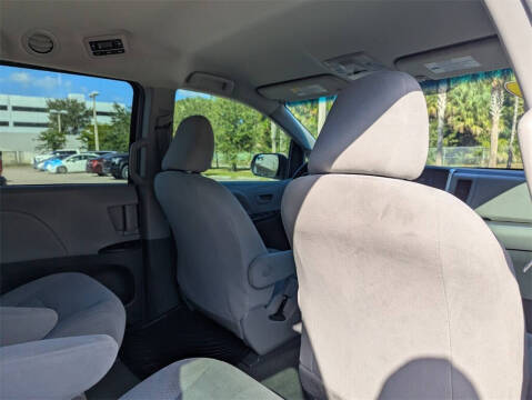 2017 Toyota Sienna L 7-Passenger