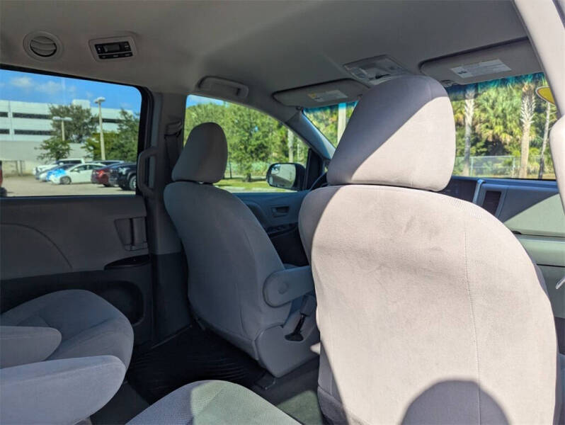 2017 Toyota Sienna L 7-Passenger