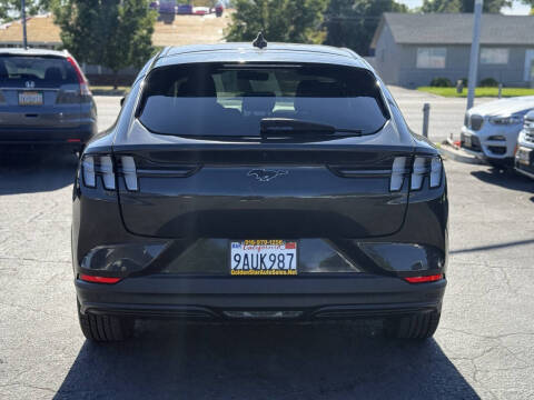2022 Ford Mustang Mach-E Select