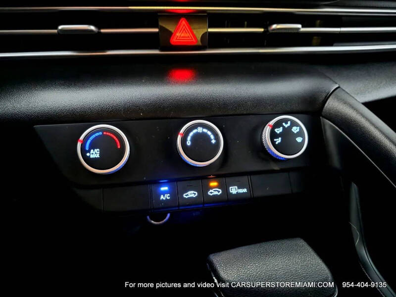 2024 Hyundai Elantra SE