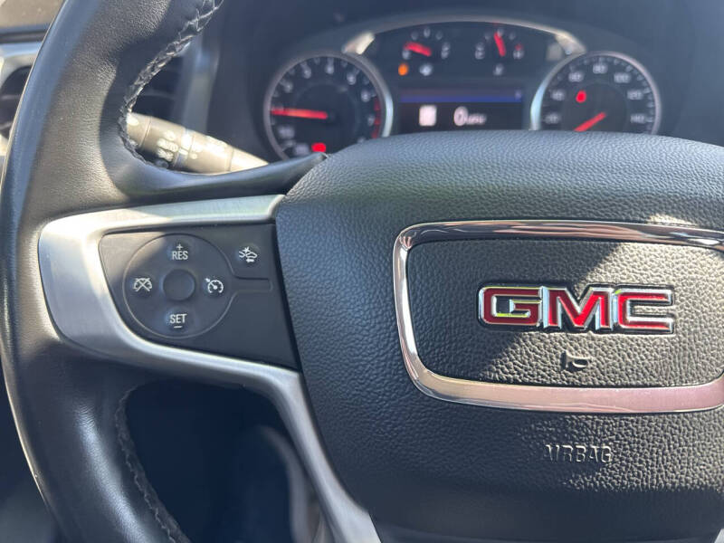 2023 GMC Acadia SLT