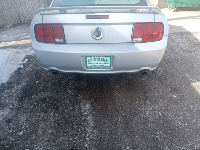 2006 Ford Mustang GT Deluxe photo 17