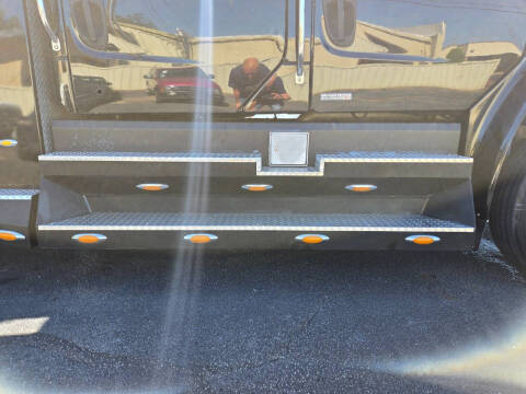 2007 Freightliner M2 106