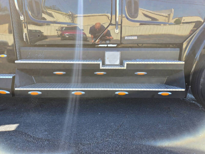 2007 Freightliner M2 106