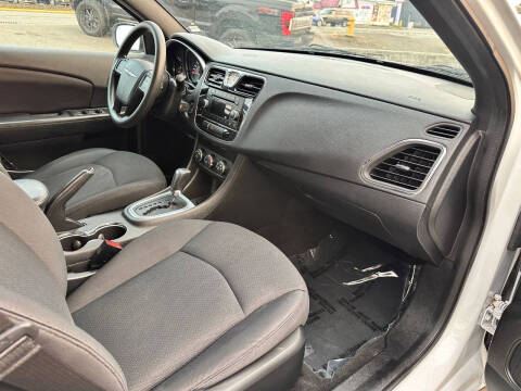 2013 Chrysler 200 LX