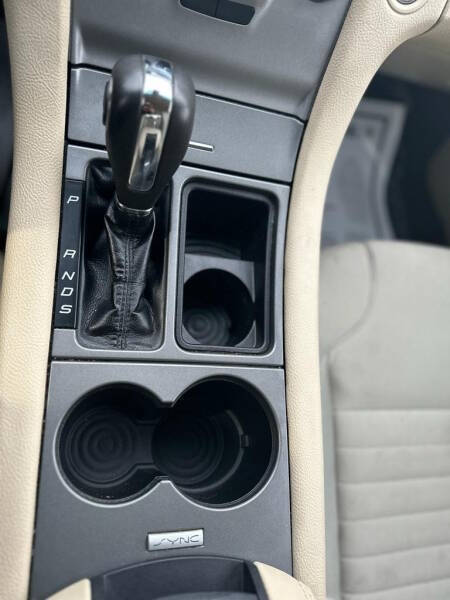 2016 Ford Taurus SE
