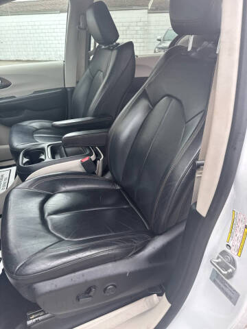 2017 Chrysler Pacifica Touring-L