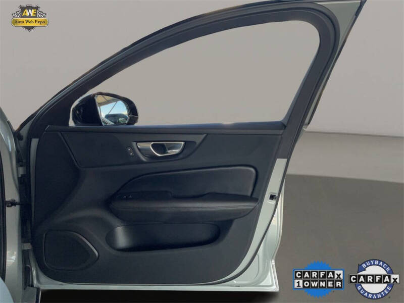 2024 Volvo S60 B5 Core Dark Theme