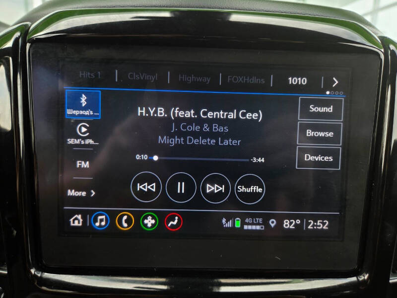 2022 Chevrolet Traverse LT Cloth