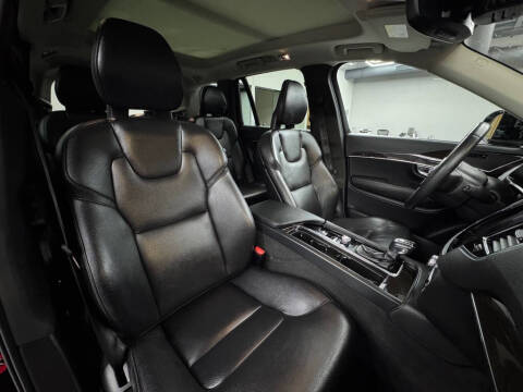 2018 Volvo XC90 T6 Momentum