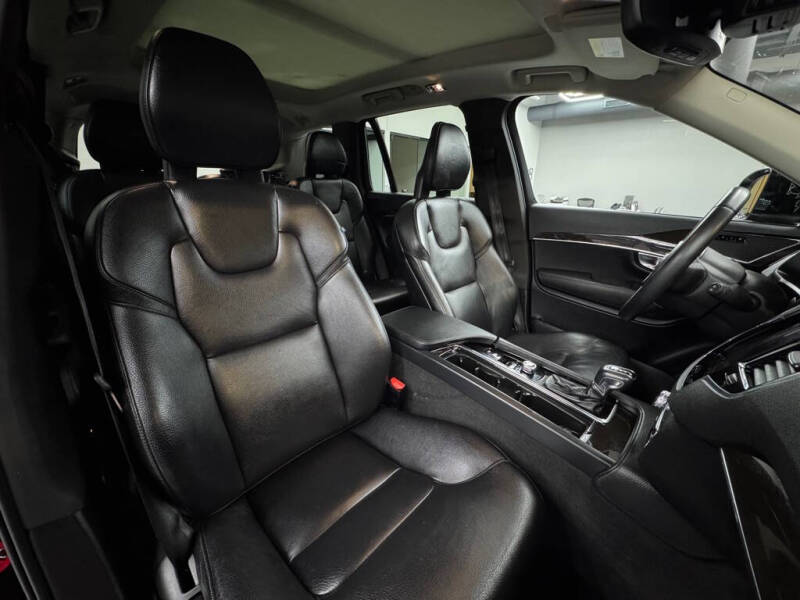 2018 Volvo XC90 T6 Momentum