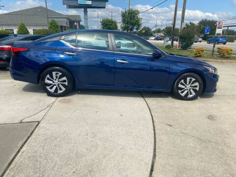 2020 Nissan Altima for sale at Smithfield Auto Center LLC in Smithfield NC