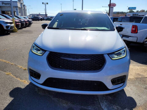 2026 Chrysler Pacifica Select