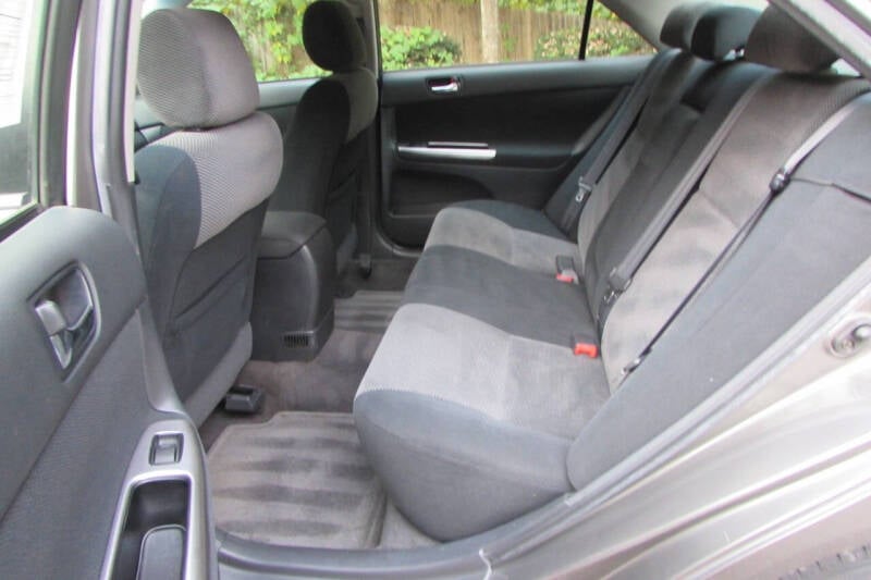 2005 Toyota Camry SE photo 27