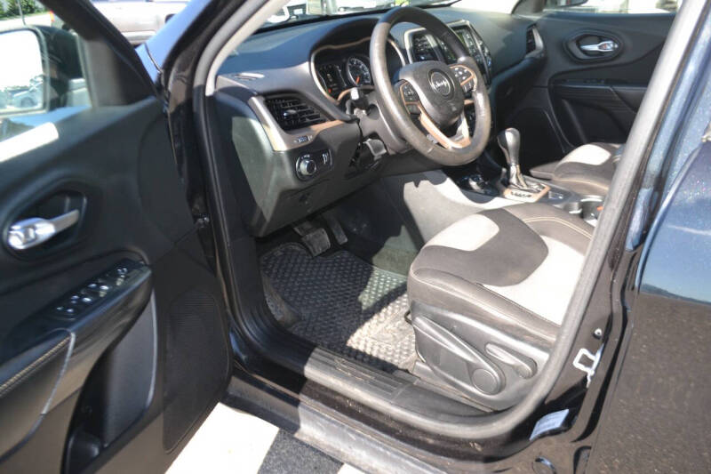 2015 Jeep Cherokee Sport