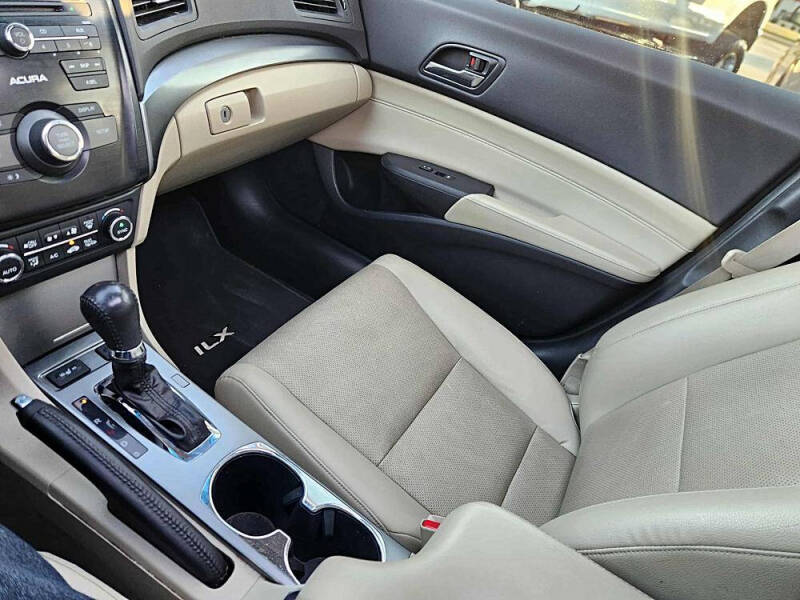 2013 Acura ILX 2.0L w/Premium