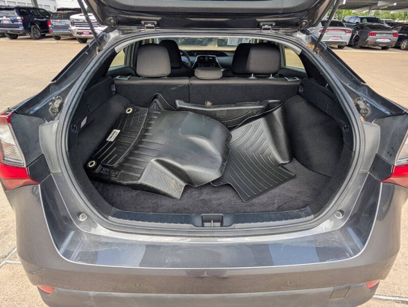 2021 Toyota Prius LE
