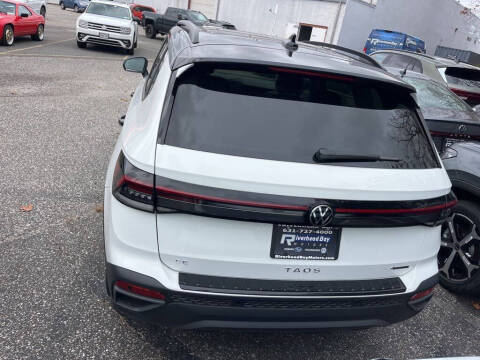 2025 Volkswagen Taos SE Black 4Motion