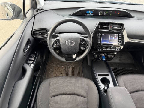 2022 Toyota Prius LE