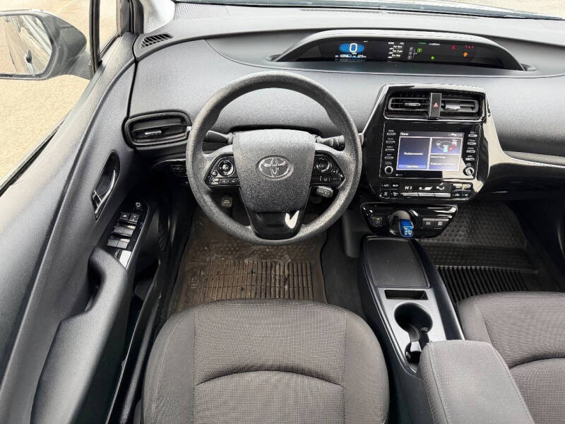 2022 Toyota Prius LE