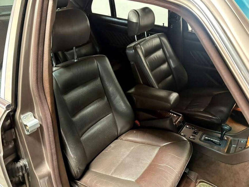 1991 Mercedes-Benz 560-Class 560 SEL