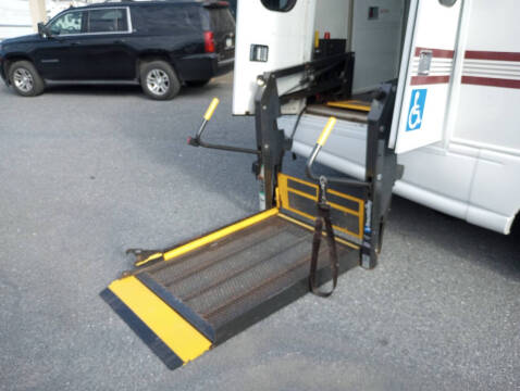 2017 Ford E-Series E-450 SD