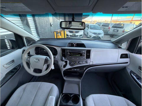 2012 Toyota Sienna LE 7-Passenger