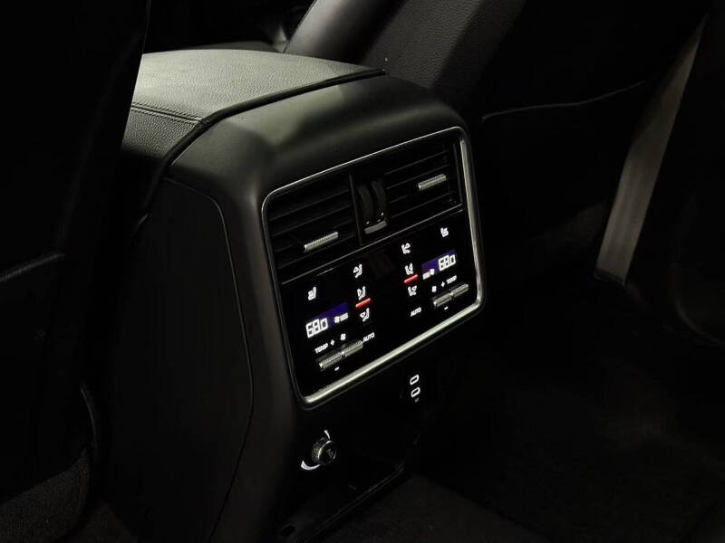 2022 Porsche Cayenne Platinum Edition