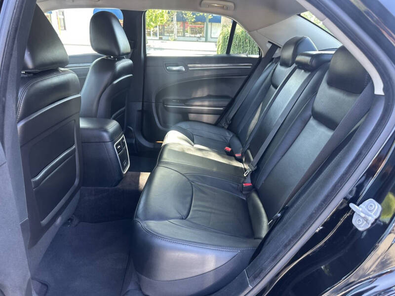2017 Chrysler 300 Limited