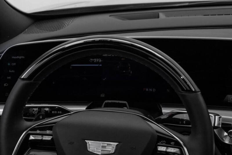 2024 Cadillac LYRIQ Luxury 3