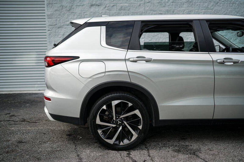 2023 Mitsubishi Outlander PHEV SE