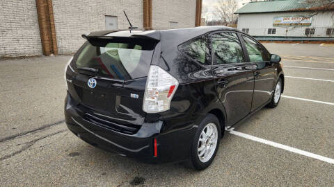 2013 Toyota Prius v Two