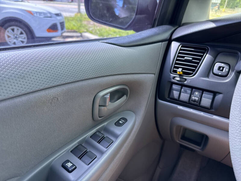 2005 Mazda MPV LX