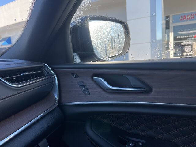 2025 Jeep Grand Cherokee Summit