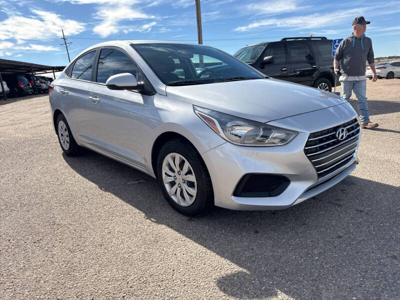 Hyundai Accent's photo