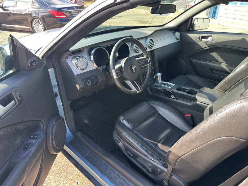 2005 Ford Mustang V6 Deluxe
