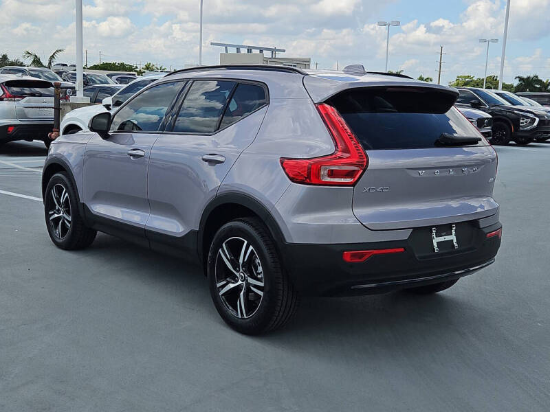 2026 Volvo XC40 B5 Core
