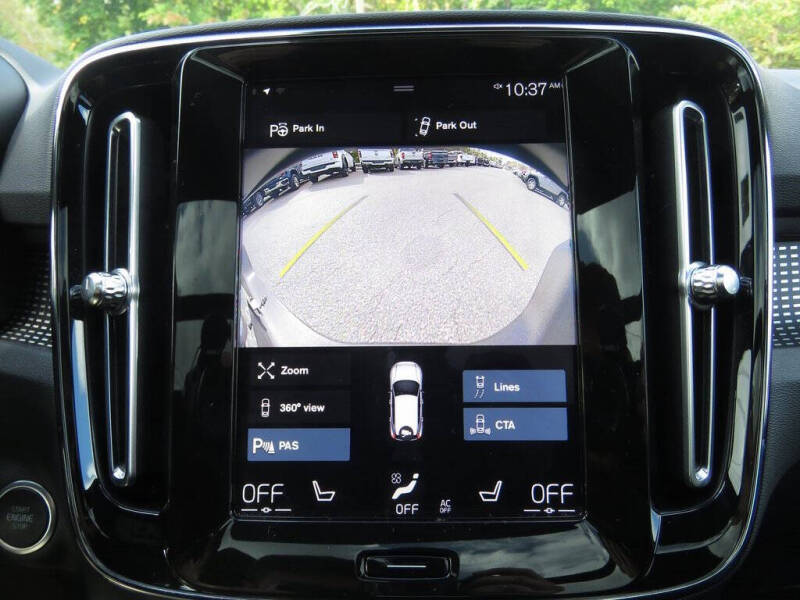 2022 Volvo XC40 T5 R-Design